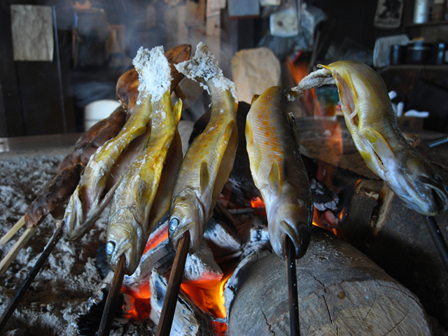 囲炉裏で焼いた魚 | 鈴加園からのお知らせブログ