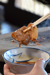 味噌だれ、行者にんにくだれで頂きます