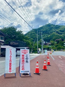 国道140号線から贄川交差点