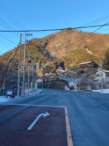 贄川信号国道140号三峰神社方面